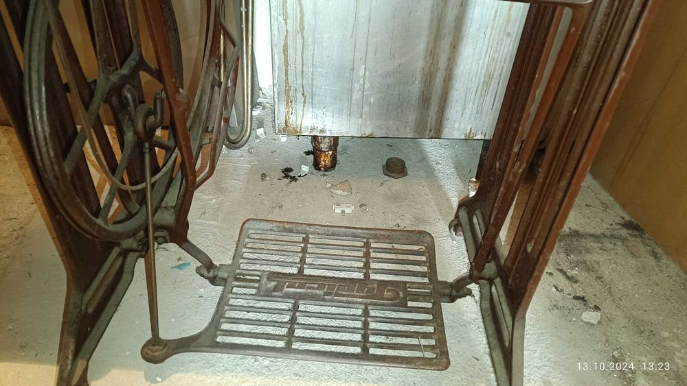 Продавам крачна шевна машина Typical