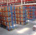 Rafturi metalice in stoc