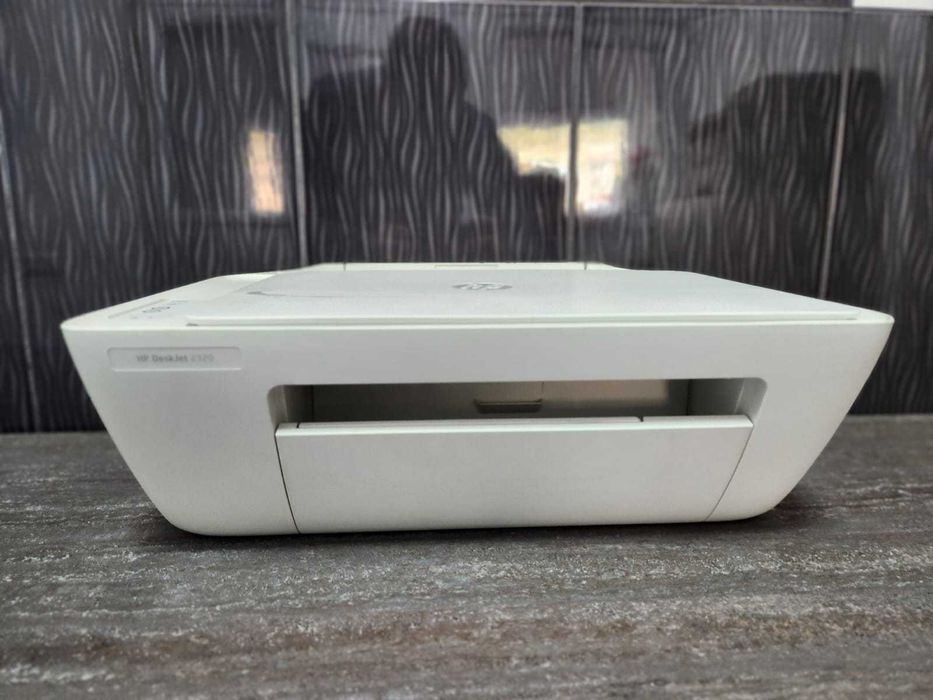 Imprimanta HP DeskJet 2320 + Cartus Negru + Cartus Color
