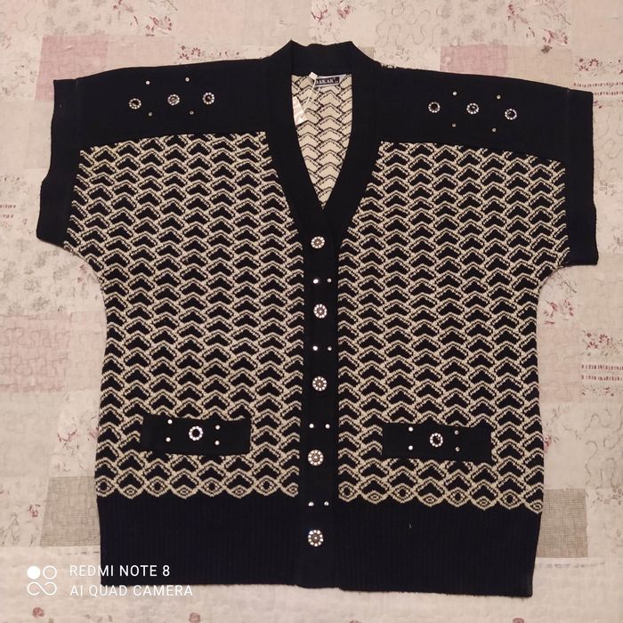 Продам женский жилет шерсть 52 размер