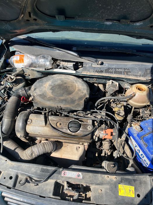 Поло 1.6 На части