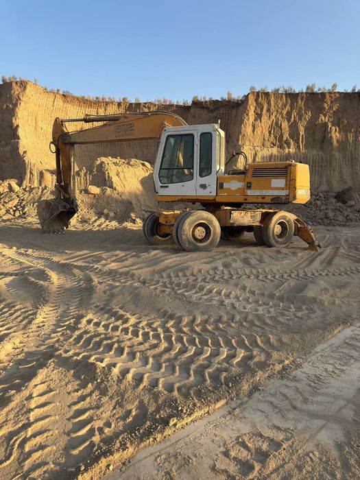 Ekskavator lipher sotiladi