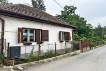 Casă singur în curte - Str. Izvorului - IMOBIHOR