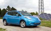 Elektromobile Nissan leaf синего цвета