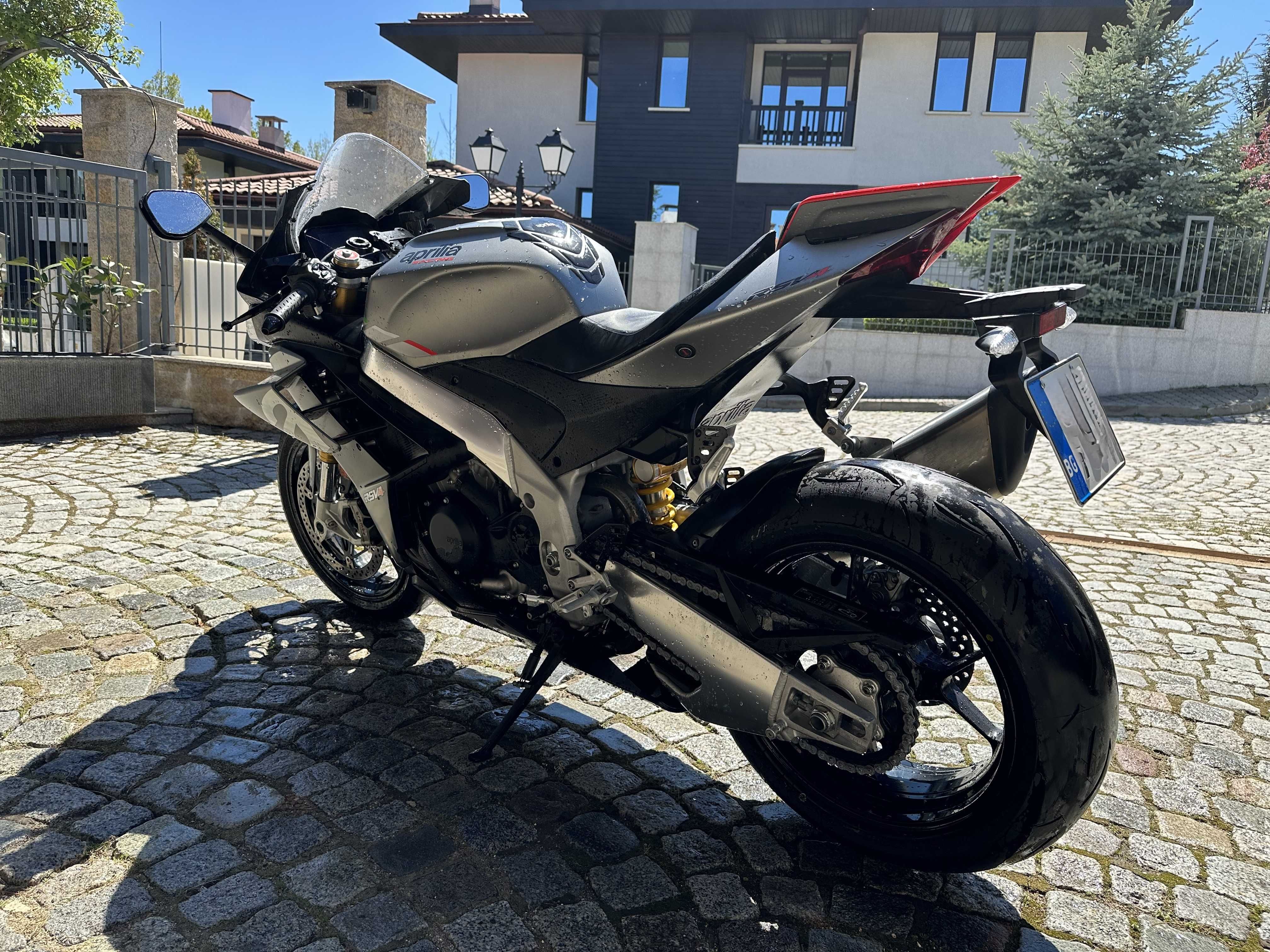 Aprilia rsv4 1100 rr