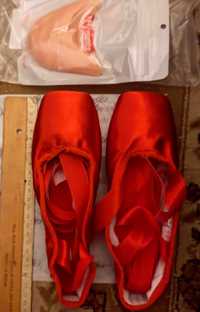 Vând poante de balet noi, mărimea 21.5, roșii.