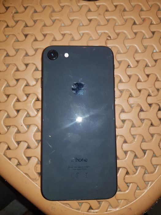 iphone 8          64 гб в отлично състояние