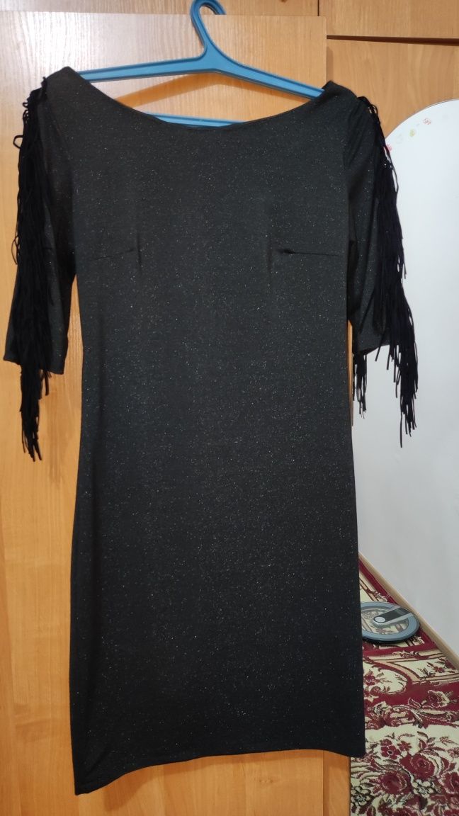 Платье 42-44. цена 3000