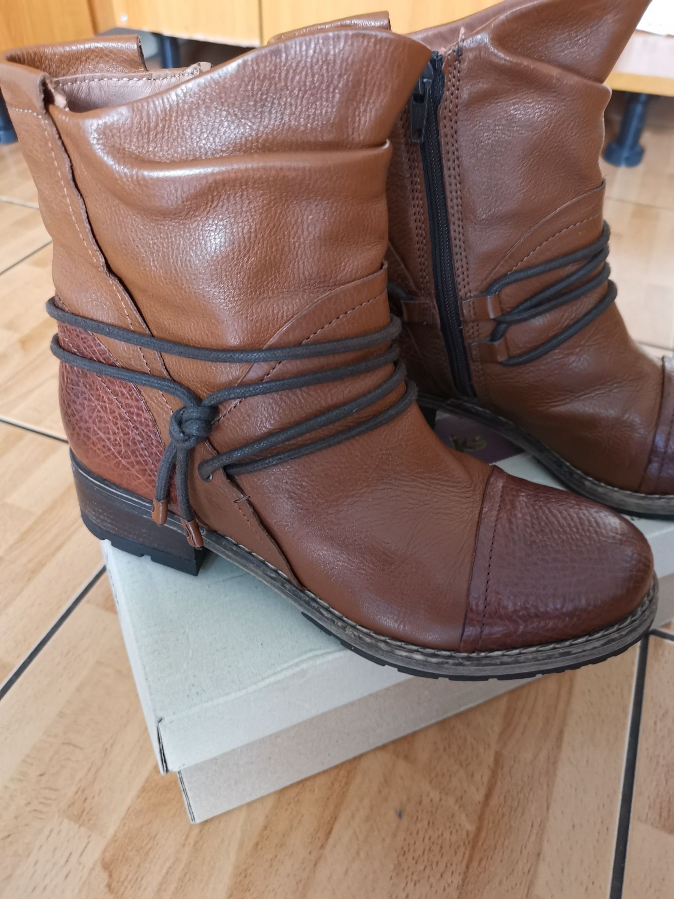 Cizme scurte Clarks nr 36