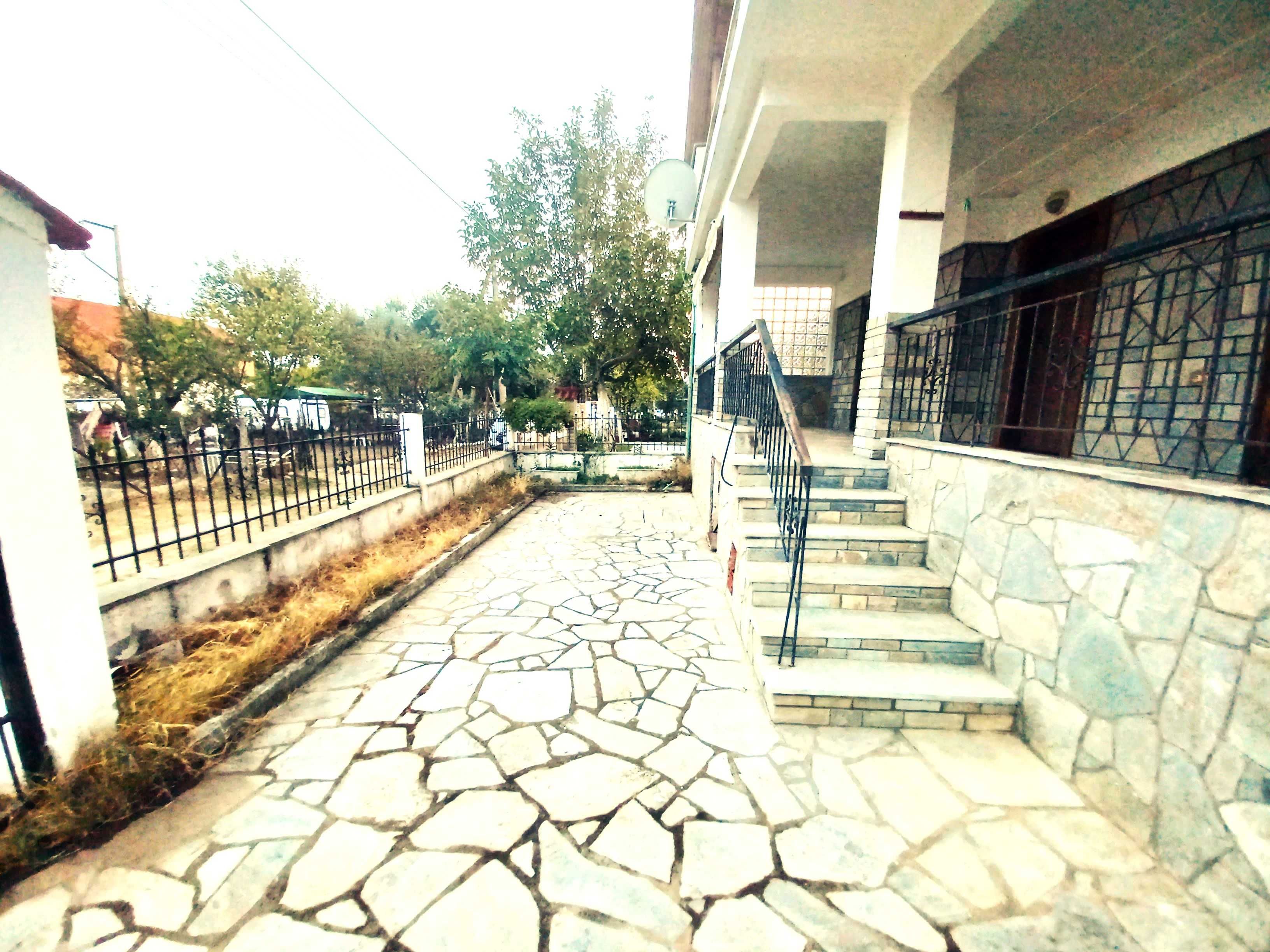 Продава 2 ет. къща с 160 м2 и двор 200 м2 в Аспровалта, Северна Гърция