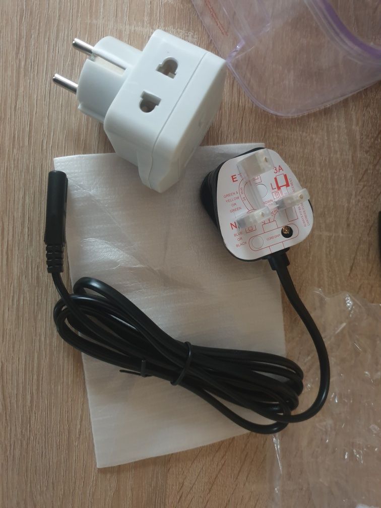 Dezumidificator Merkie, Rezervor 1L, 2 moduri, 7 culori, negru