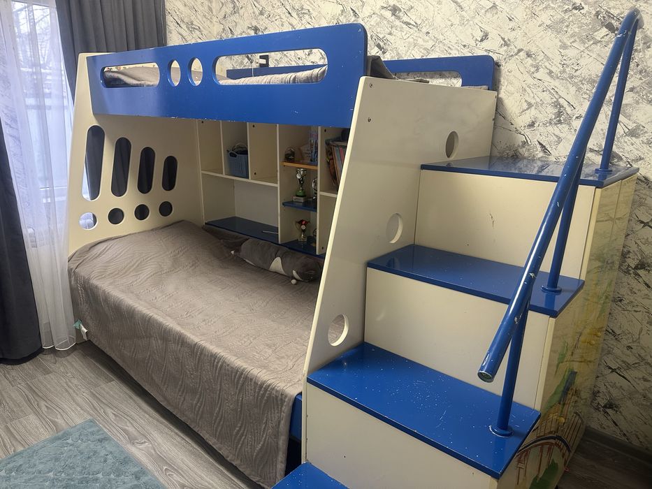 Двух этажная кровать