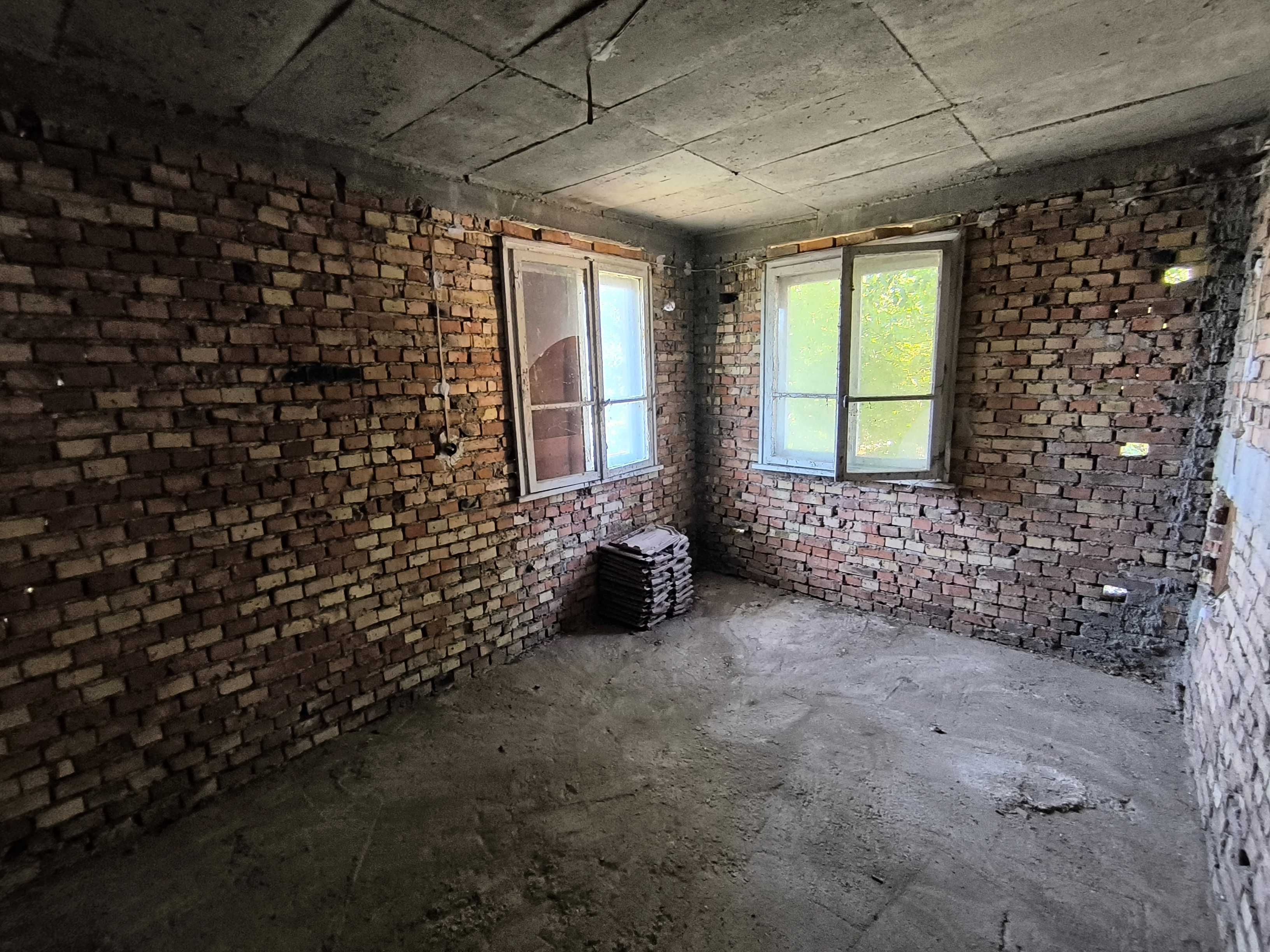 Собственик продава триетажна къща 320 кв.м. в с. Тияновци,област Видин