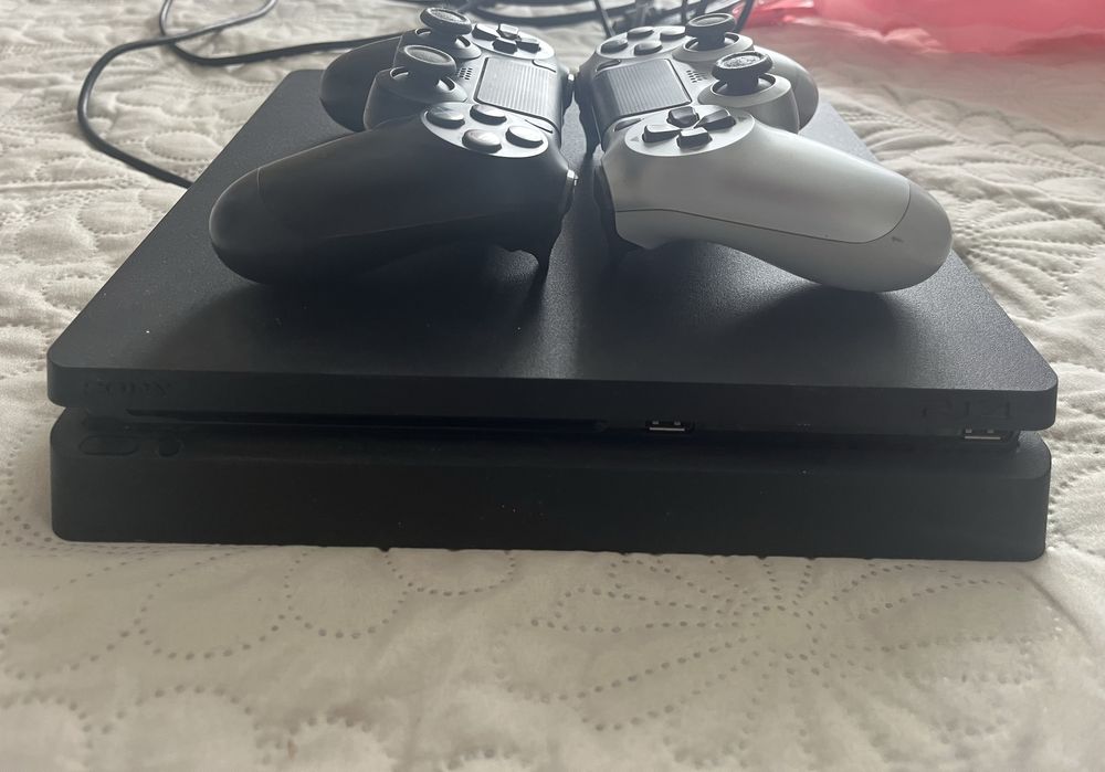 Playstation 4 slim 1TB