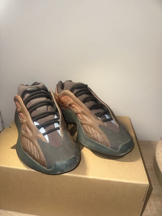 Adidas yeezy 700 V3 Copper Fade