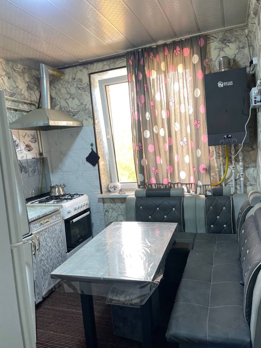 Сотилади Мустакиллик кочаси 65 дом.  6 кв.   З хонали