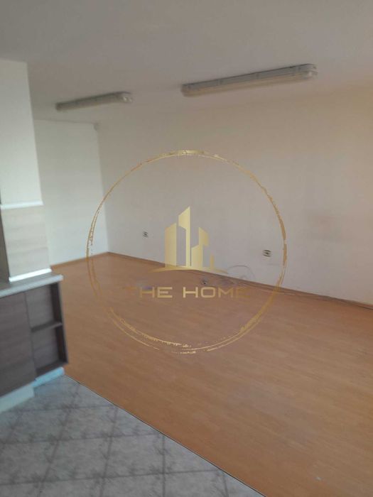 Дава се под наем Двустаен апартамент в Варна, Базар Левски - 120 кв.м за 725 € - Снимка #2