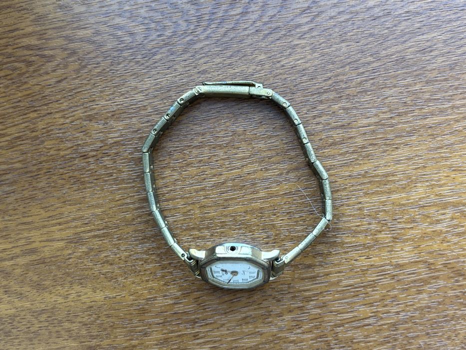 Ceas vinrage dama Royal ,mecanism cu cuart ,bratara metalica aurie