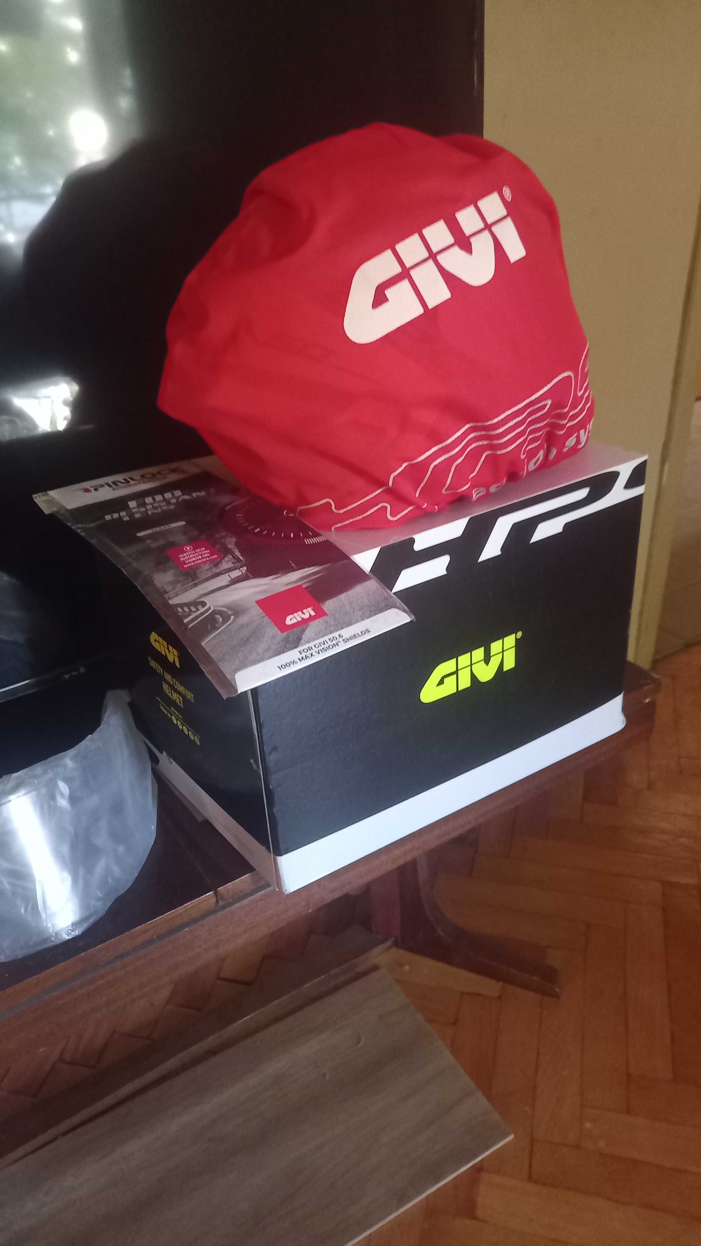 Каска GIVI чисто нова