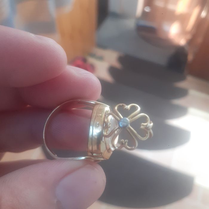 Vand inel de aur 18 k cu ceas si diamant inclus