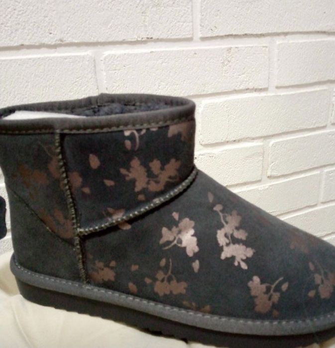 Женские  уггиНатуральная замша