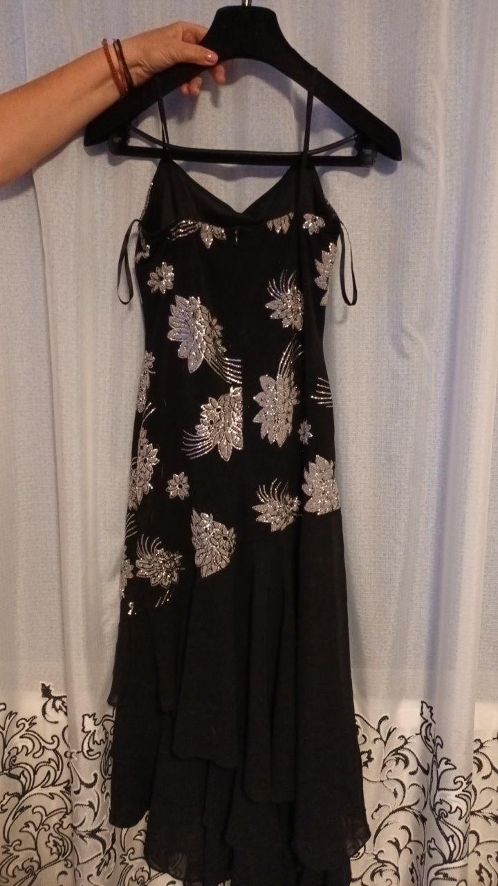 Rochie neagră superbă