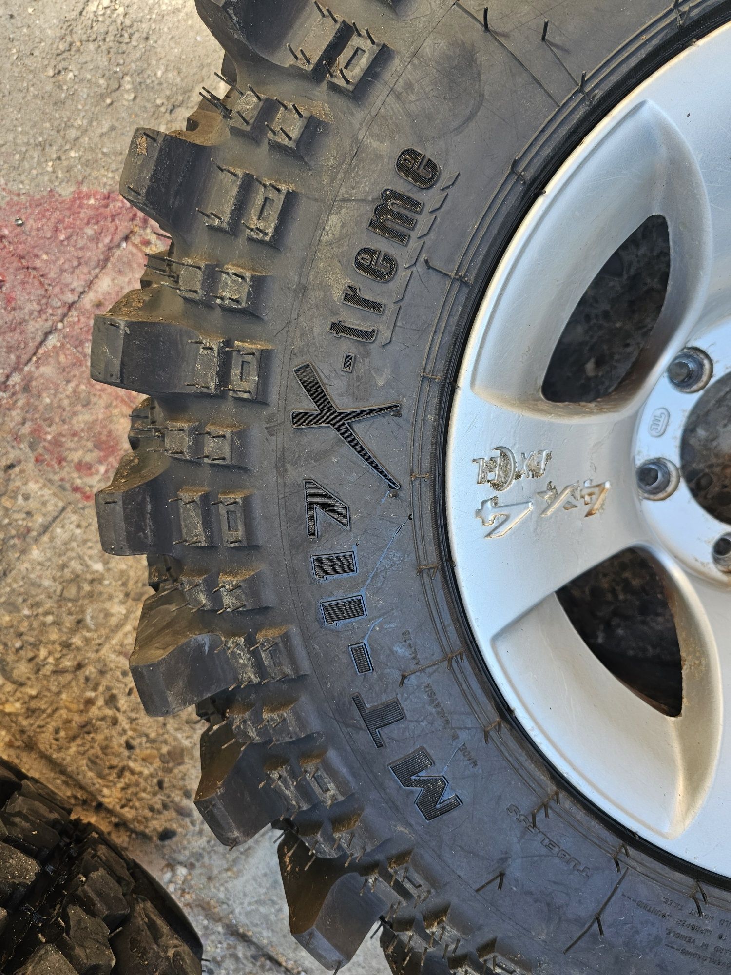 Silverstone 31/10.5r15 чисто нови