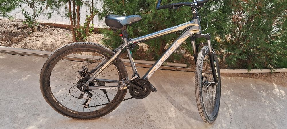 Детский велик 16 балоны.второй велик алюминевый 26 размер