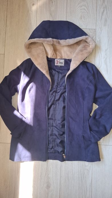 Haina pt fete , cu gluga si buzunare, in stare foarte buna,mărimea S