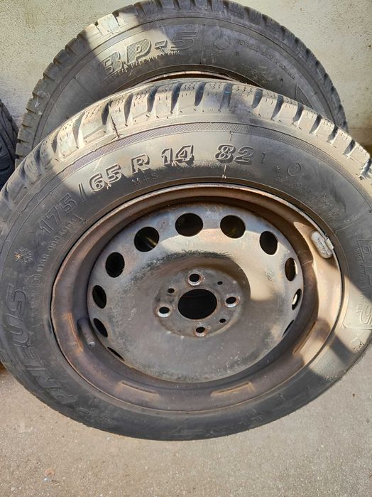 Jante Fiat Albea cu anvelope de iarna pe 14