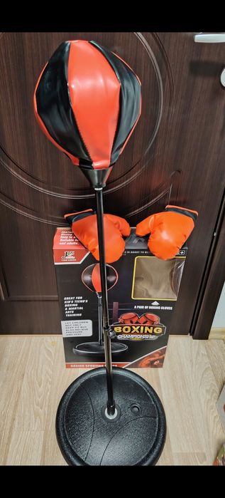Детска боксова круша с ръкавици за бокс