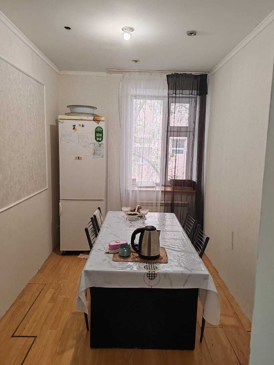 Продается 3 ком. кв. Старый город ,Шернияза , кирпичный дом  2 этаж