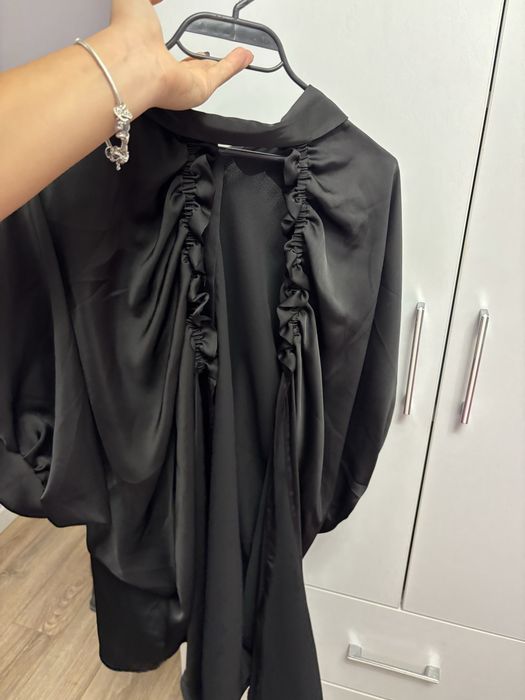 Различни видове дамски ризи.