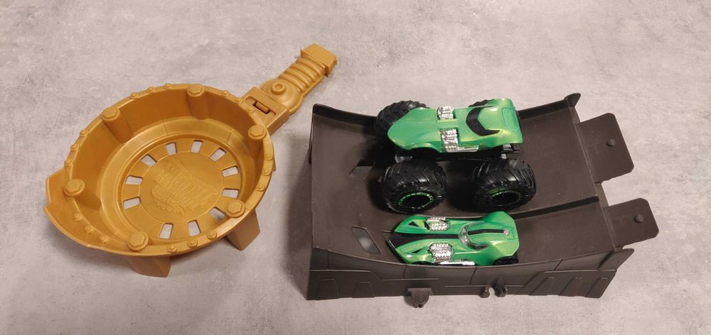 Vand set de joaca Hot Wheels - Monster Trucks Epic Loop Challenge
