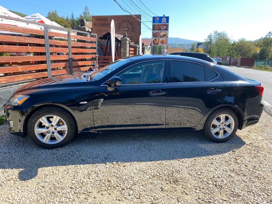 Lexus is 220d impecabil