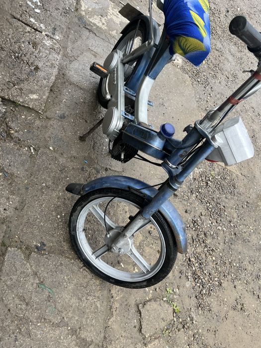 Vănd sau desmembrez piaggo bravo