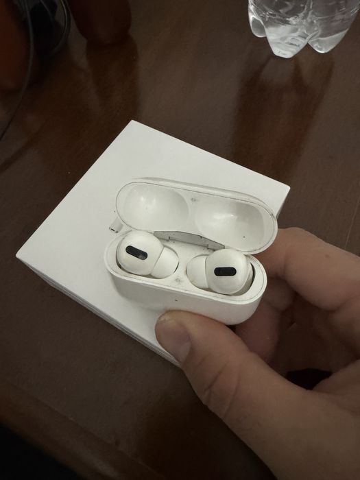 Продам наушники Airpods pro