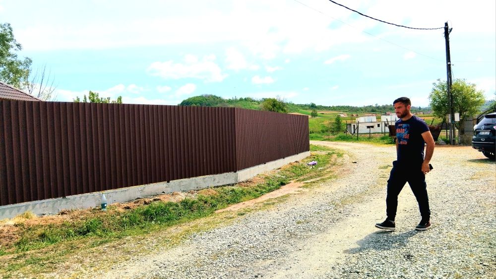 Vand garduri și porți la comanda clientului