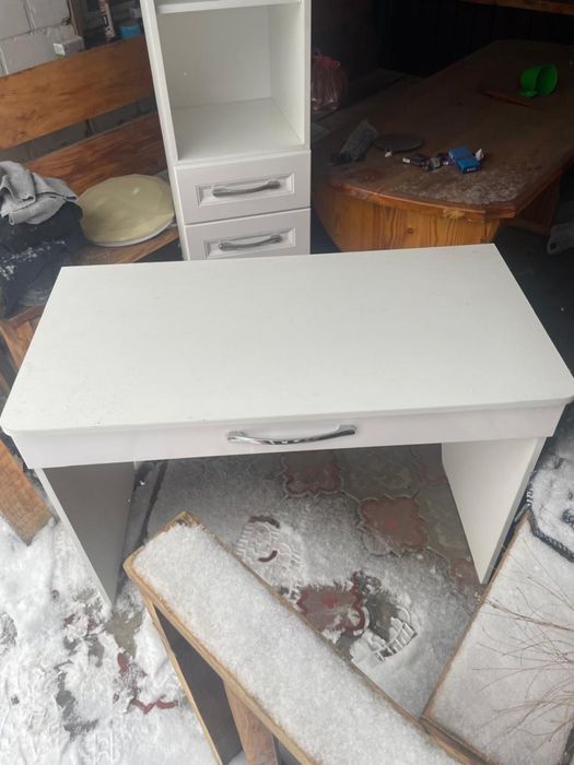 Продам стол с пеналом