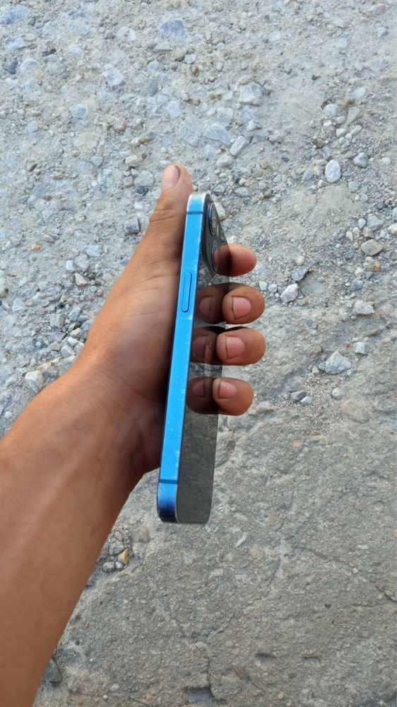 Vand iphone 13,256 gb