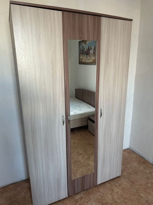 Продам шкаф с зеркалом