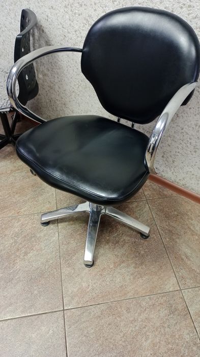 Продам парикмахерское кресло