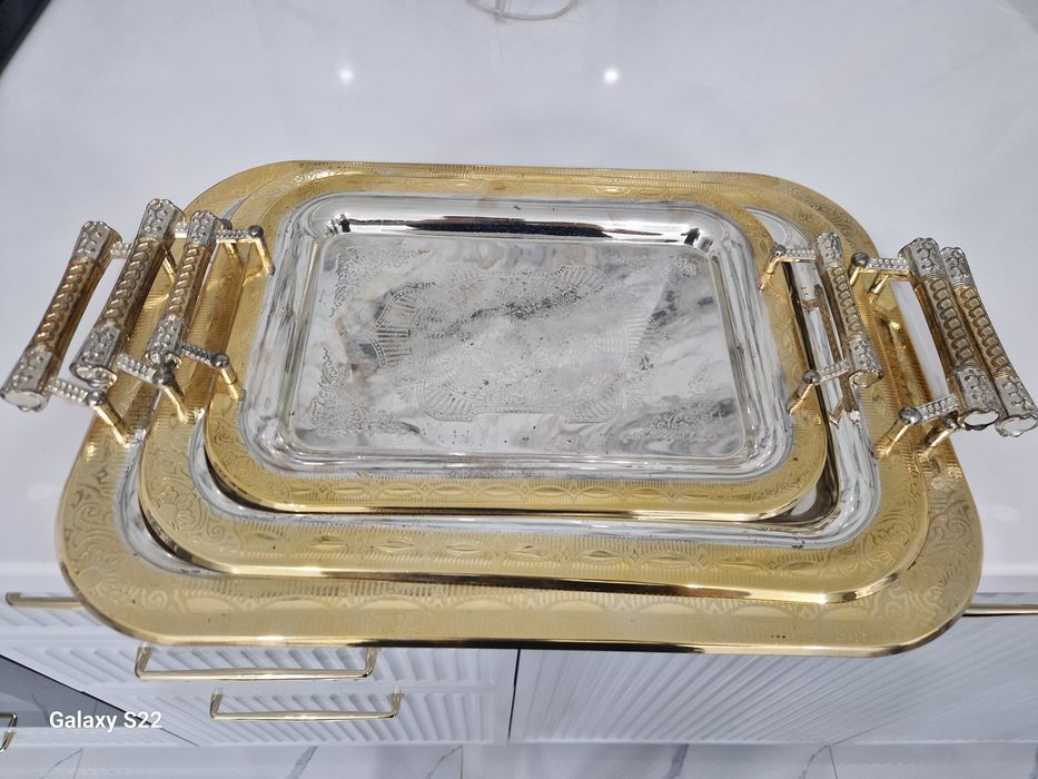 Продам поднос три матрёшка