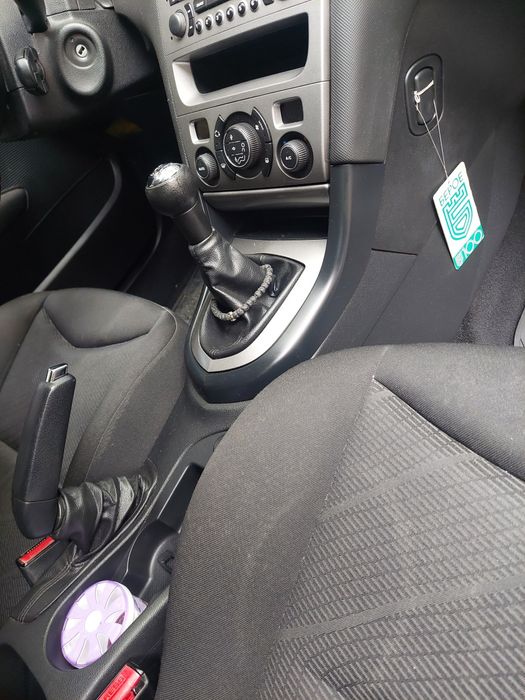 308 1.6 D 2011г. Конзола между предни седалки