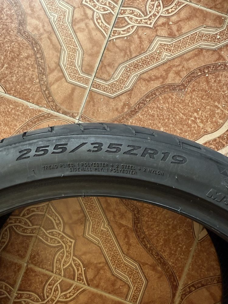 Anvelope 255/35/19R