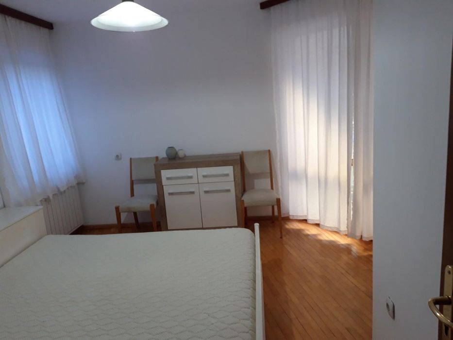 Дава се под наем Четиристаен апартамент в Пловдив, Младежки Хълм - 130 кв.м за 525 € - Снимка #4