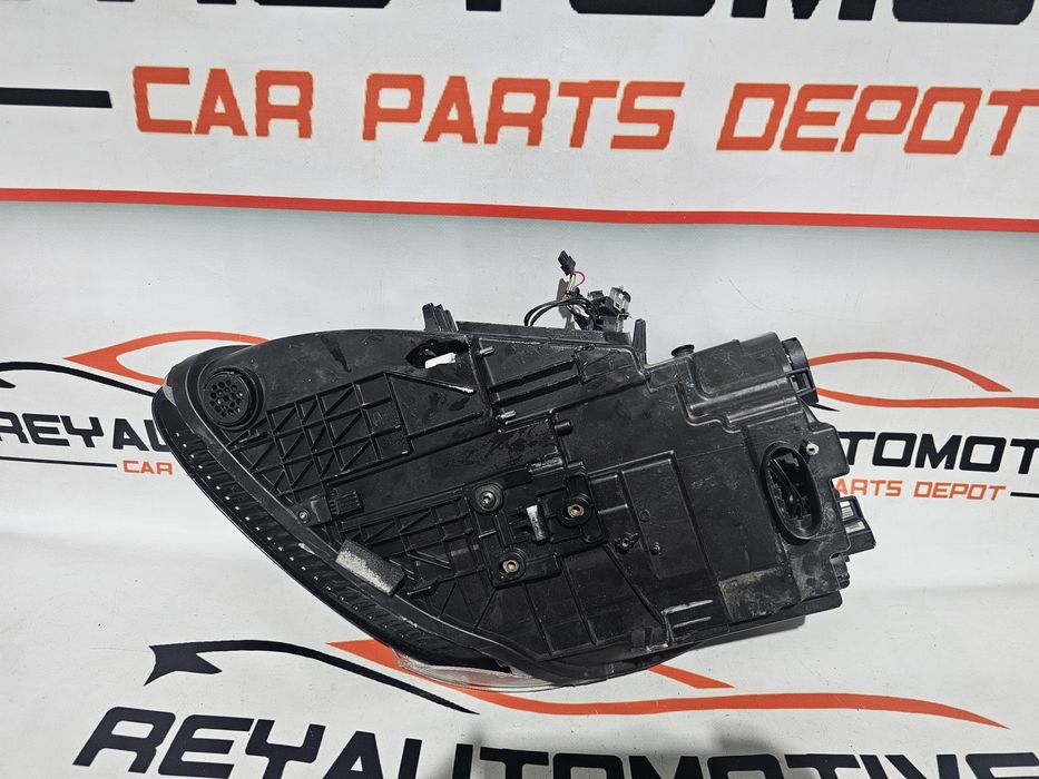 Far dreapta xenon Porsche Cayenne 7P dupa 2011 cod 7P5941032BF