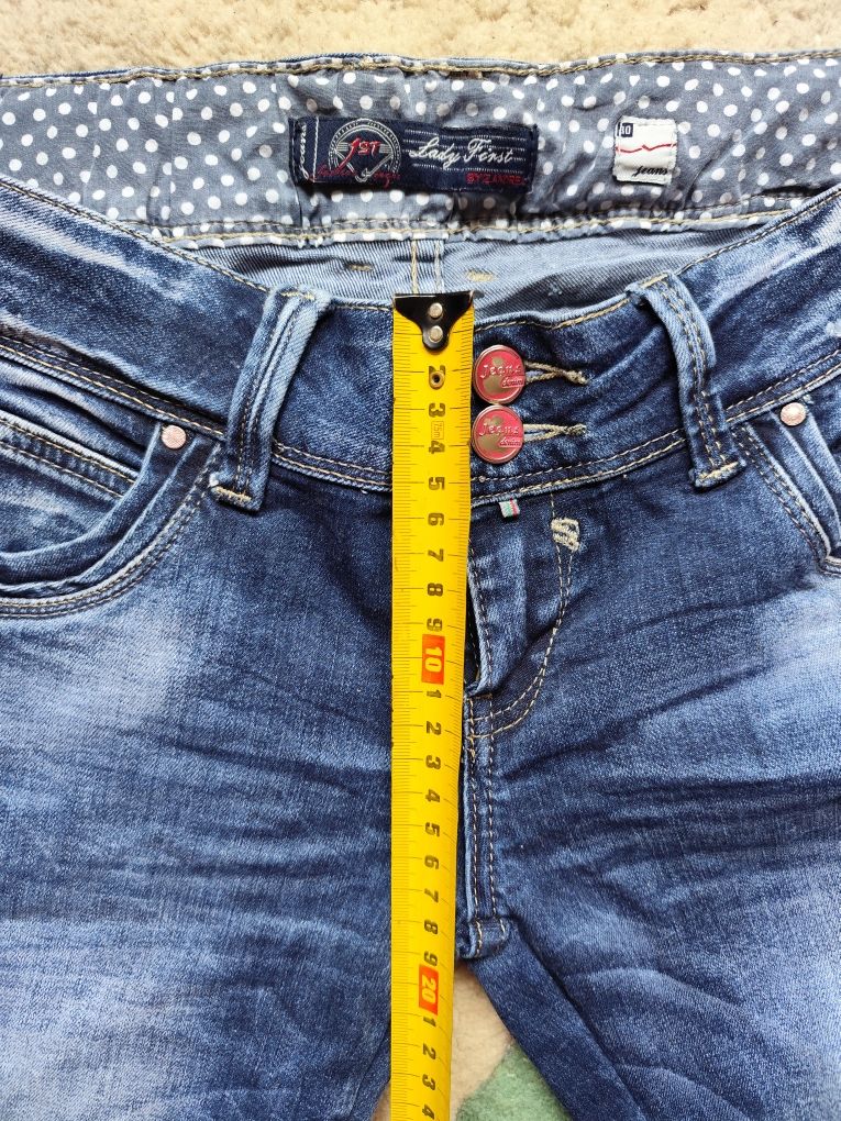 Дамски дънки М и Л, Signature by Levi's и др.