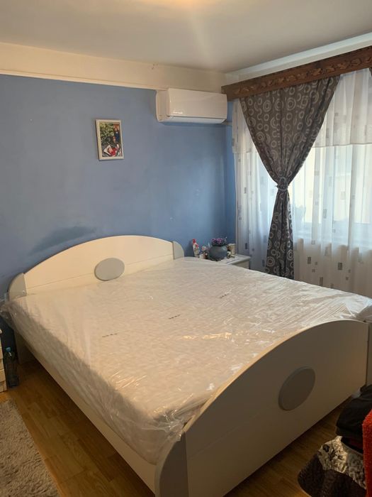 Vând pat dormitor  cu saltea cu tot 160/200