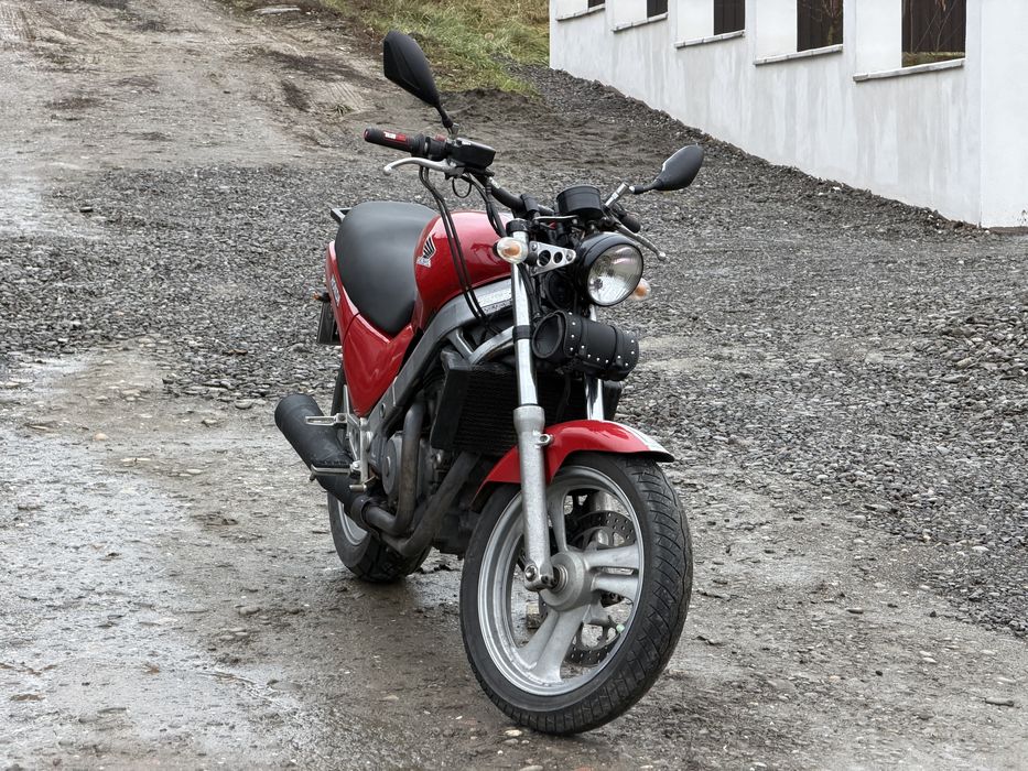 Honda ntv 650 revere